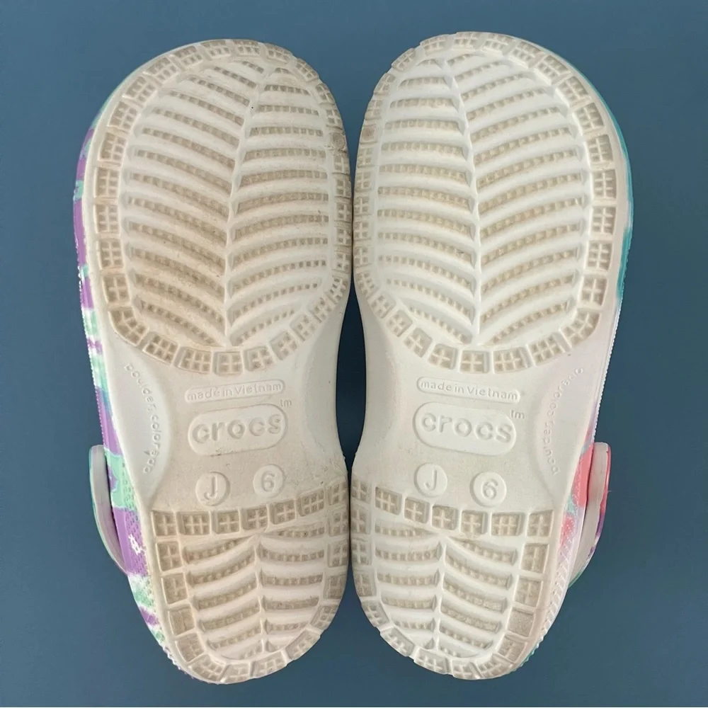 Crocs‎ Classic Tie-Dye Graphic Slip On Kids Clogs